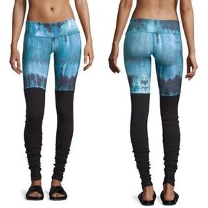 NWT Alo Yoga Goddess Ribbed Leggings (Blue & Black / Medium)